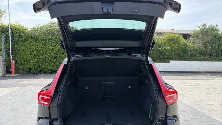 Volvo XC40 2.0 B3P Plus Dark 5dr Auto Petrol Estate